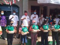 Ringankan Beban Masyarakat di Masa Covid-19, KSU Pemogan Bagikan 1.200 Paket Sembako Sembako