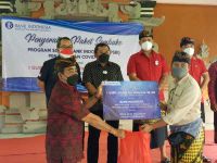 Ajak Serta Anggota DPR, BI Provinsi Bali Salurkan Bansos di Desa Adat Gulingan Bantuan Sosial