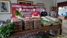 Polda Bali Gandeng Artis Cantik, Distribusikan Bansos untuk Masyarakat Sembako