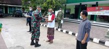 Kodim Jembrana Kembali Serahkan Ratusan Bantuan Paket Sembako Sembako