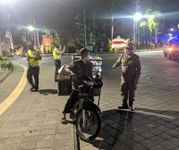 Siang Malam Tim Yustisi Kota Denpasar Rutin Laksanakan Pendisiplinan PPKM Level IV Sidak