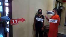 Polres Badung Gelar Rekontruksi KDRT oleh Dek Ping, Yang Mengakibatkan Istrinya Meninggal Tewas