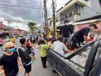 Sinergi UMKM Dalung Permai, Bagikan Ratusan Paket Sembako ke Masyarakat Paket Sembako