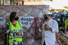 Wagub Cok Ace Terima Hibah Medis Untuk Penanganan Covid-19 dari Pemerintah Australia Bantuan Medis