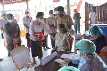 Ketua TP PKK Sagung Antari Jaya Negara Kembali Tinjau Vaksinasi Covid-19 Bagi Disabilitas Disabilitas
