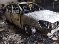 Diduga Karena Korsleting, Sebuah Mobil Hangus Terbakar Mobil Terbakar