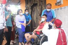 Antari Jaya Negara Aktif Jemput Bola Vaksinasi Home Visit Bagi Penyandang Disabilitas