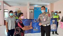 Momentum Hari Lalu Lintas Bhayangkara ke-66, Ditlantas Polda Bali Salurkan Bantuan Sembako Bagi Para Lansia Hari Lalu Lintas Bhayangkara