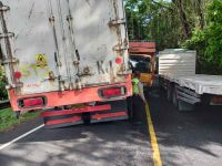 Tabrakan Beruntun di Mandung Libatkan Empat Kendaraan Tabrakan