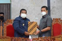 Bupati dan DPRD Buleleng Sepakati Tiga Ranperda Menjadi Perda Buleleng