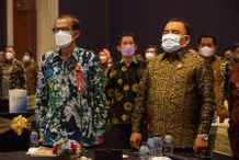 Bupati Tamba Sabet Penghargaan Top Pembina BUMD 2021 BUMD