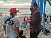 Uji Coba Pembukaan Tempat Wisata, Wagub Cok Ace ‘Blusukan’ ke Pantai Kuta Blusukan