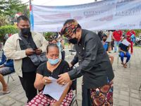 Wagub Cok Ace Apresiasi Kegiatan Vaksinasi oleh Polsek Dentim dan BVD Covid-19