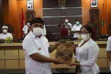 Perda APBD Perubahan Jembrana 2021 Disahkan, Bupati Tamba: Mari Gerakkan Roda Perekonomian di Tengah Pandemi Jembrana
