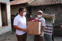 Wakil Bupati dan PMI Buleleng Berikan Bantuan kepada Korban Kebakaran Kebakaran