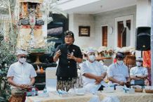 Bupati Giri Prasta Dukung Keberadaan Sulinggih Sulinggih