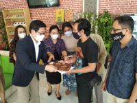 Korean Culture Centre Beri Penghargaan Dua Penyair Disabilitas Denpasar Penyair Denpasar