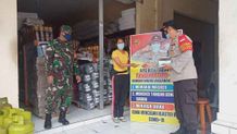 Kapolsek Selbar Bagikan Masker dan Imbauan Prokes Masker