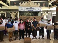 Grup Astra Bali Serahkan Sembako di Banjar Tegeh Sari Denpasar Sembako