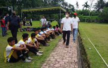 Bupati Suwirta Saksikan Latihan Bersama FSK, Rancang Perencanaan Lapangan Pau Agar Lebih Refresentatif Sepakbola