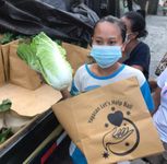 Membantu Sesama di Masa Pandemi, Komunitas Let’s Help Bali Bagikan Puluhan Paket Sayuran di Desa Dauh Puri Kauh Help Bali