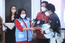 Bupati Giri Prasta Terima Penghargaan P4GN Narkoba