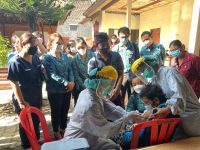 Antari Jaya Negara Tinjau Langsung Vaksinasi Jemput Bola Vaksin