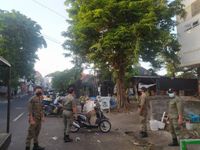 Tim Yustisi Denpasar Gelar Penertiban Prokes di Pasar Tumpah Prokes