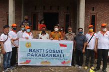 Wabup Patriana Serahkan Bantuan Kursi Roda Pakabar Bali Kursi Roda