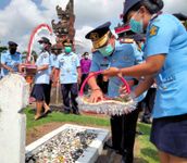 Hari Dharma Karya Dhika, Kemenkumham Bali Tabur Bunga di TMP Pancaka Tirta Tabur Bunga
