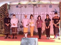 Serangkaian D’youth Festival, Teruna Teruni Denpasar Gelar Lomba Pakaian Adat ke Pura Adat Bali