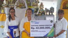 Pemkab Jembrana bersama BPJS Ketenagakerjaan Serahkan Santunan Kematian Bagi Ahli Waris Ahli Waris