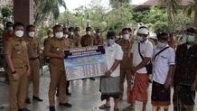 Bupati Tamba Serahkan Sarana Kesehatan Penanganan Covid-19 Jembrana