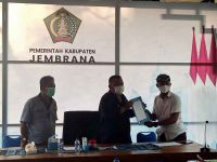 Gelar Aksi Turun ke Jalan, Puluhan Anak Muda Lurug Rumah Jabatan Bupati Pancasila