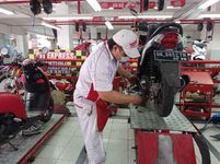Manfaatkan Layanan Pit Express, Ayo Cek Aja Dulu Ada Paket Servis “Helo AHASS” untuk Konsumen Honda Servis Motor Honda
