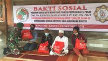 Panitia Mahasabha IV Paiketan Warga Arya Wang Bang Penatih Salurkan Sembako ke Masyarakat Sembako