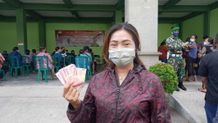 Kodim Badung Salurkan Bantuan Tunai Pemerintah Rp1,2 Juta Kepada 5.000 PKL dan UMKM Bantuan Tunai