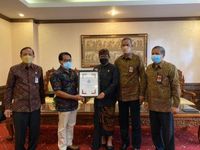 Terima Audensi PT Jamkrida Bali Mandara, Gubernur Bali Raih Penghargaan TOP Pembina BUMD 2021 BUMD