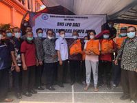BKS LPD Provinsi Bali Gelontorkan Ratusan Paket Sembako kepada Warga Terdampak Gempa di Karangasem dan Bangli Sembako BKS LPD