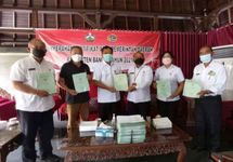 BPN Bangli Serahkan Sertifikat Tanah Pemda Ke Bupati Bangli Aset