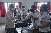 Bupati Suwirta Berikan Semangat Penerima Bantuan Kemensos RI Kemensos