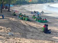 Upaya DLHK Badung Bersihkan Pantai Kuta Dari Sampah Kiriman Buahkan Hasil Sampah di Pantai Kuta