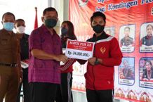 Wabup Sutjidra Serahkan Bonus Kepada Atlet Buleleng Peraih Medali PON XX, Total Bonus Capai Rp211 Juta Bonus Atlet