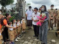 Bunda PAUD Menyapa, Surya Adnyani Mahayastra Bagikan PMT Bunda PAUD