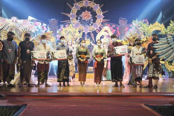 Busana Karnaval