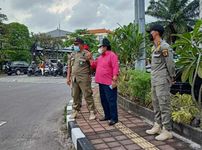 Beroperasi di Perempatan Jalan, Camat Nyoman Lodera Tertibkan Gepeng, Pedagang Asongan dan Pengamen Gepeng