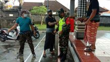Babinsa dan Bhabinkamtibmas Cepaka Bersinegi Cegah Penyebaran Covid-19 Covid-19