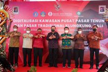 Wagub Cok Ace Motivasi Pedagang Pasar Tradisional Manfaatkan Transaksi Digital QRIS