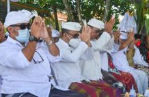 Jaya Negara Hadiri Upacara Pakelem Agung Pemahayu Jagat di Pantai Matahari Terbit Jaya Negara