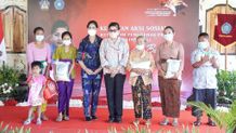 Putri Suastini Koster Kembali Menyapa dan Berbagi di Jembrana Putri Koster